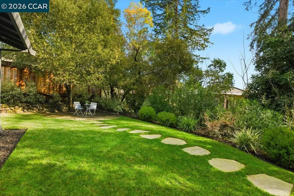 6 Sparrow Court Moraga CA 94556