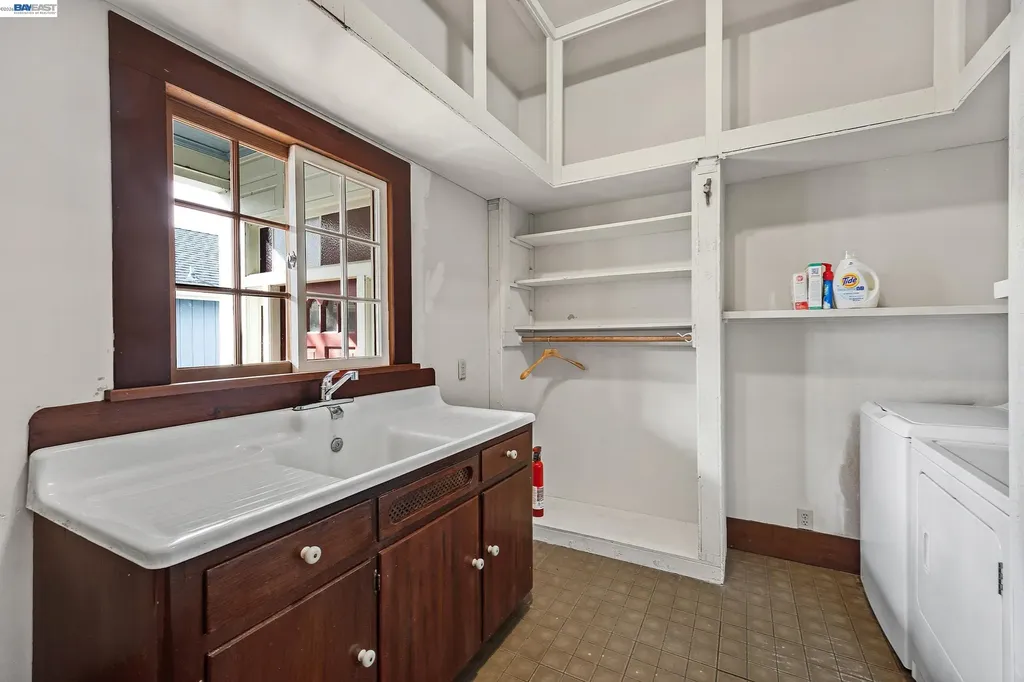 2211 College Avenue Livermore CA 94550