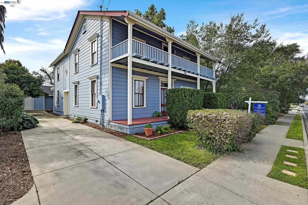 2211 College Avenue Livermore CA 94550