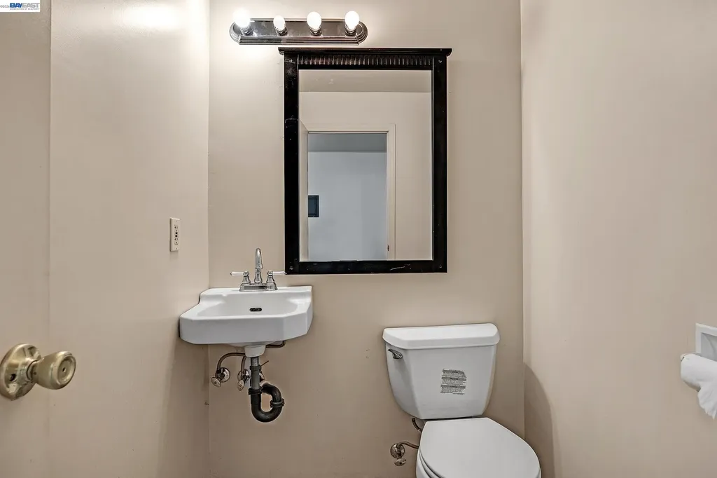 2211 College Avenue Livermore CA 94550