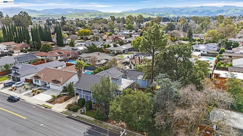 2211 College Avenue Livermore CA 94550
