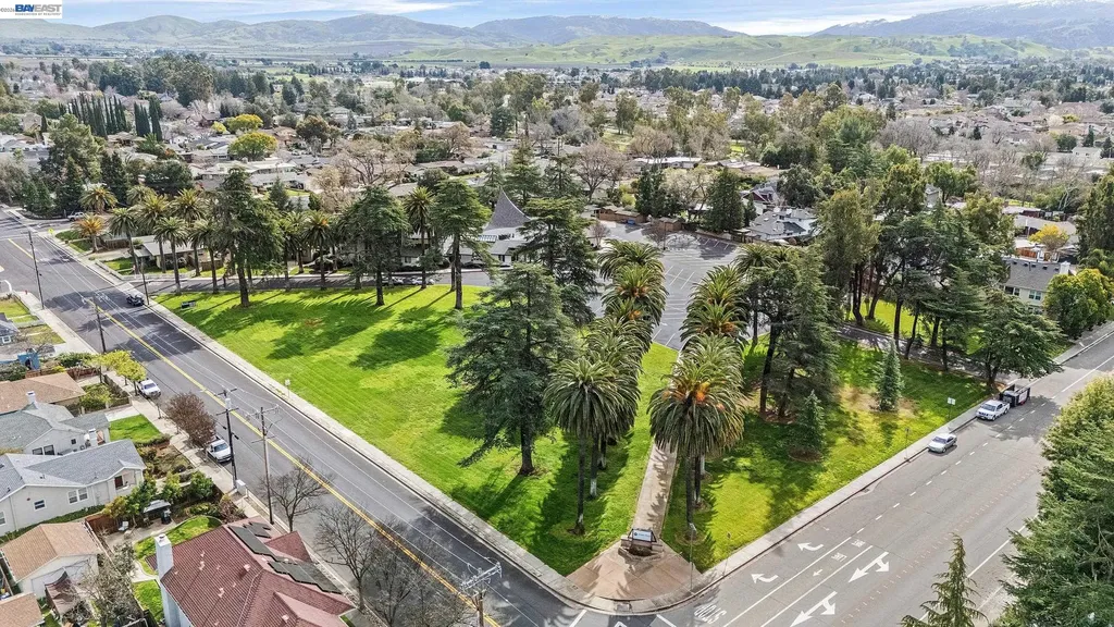2211 College Avenue Livermore CA 94550