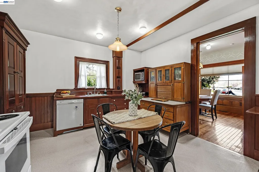 2211 College Avenue Livermore CA 94550