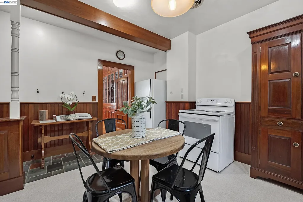 2211 College Avenue Livermore CA 94550