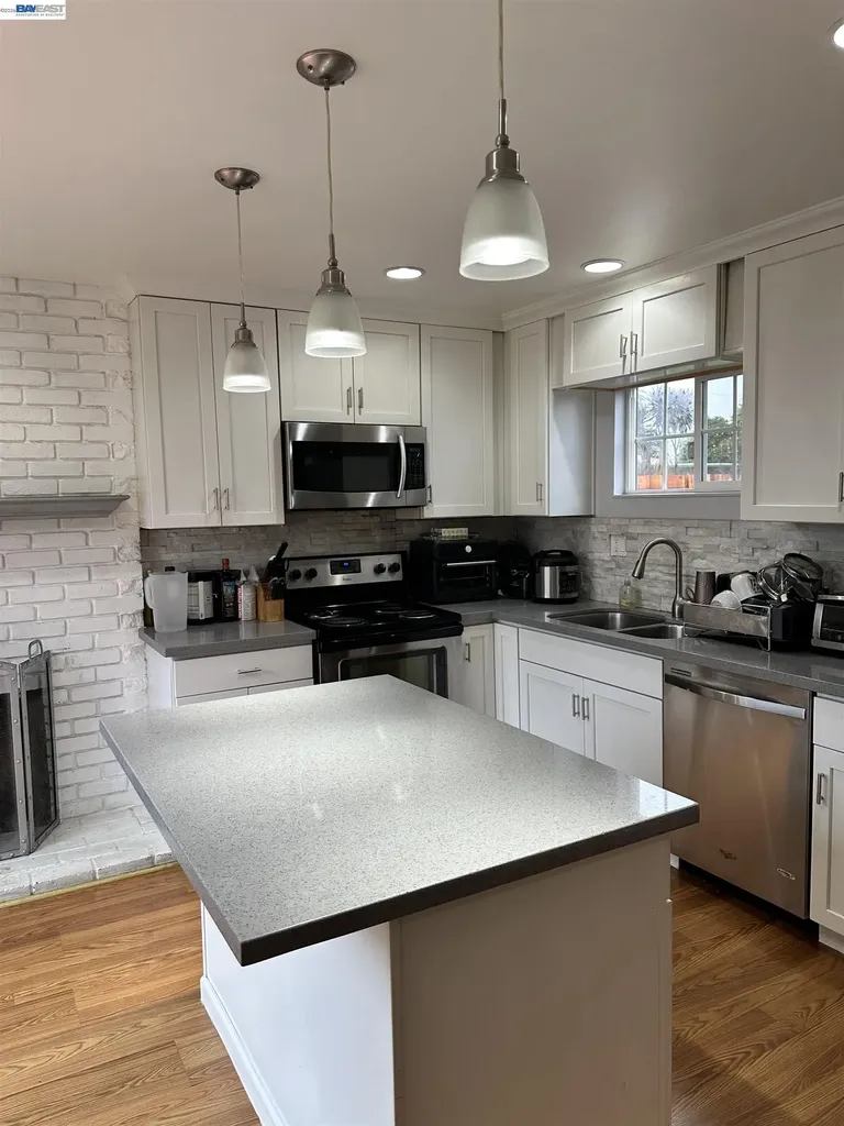 26847 Gaither Way Hayward CA 94544