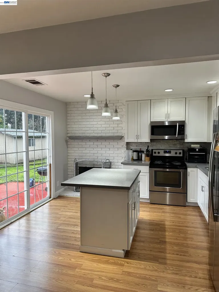 26847 Gaither Way Hayward CA 94544