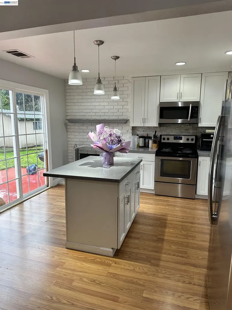 26847 Gaither Way Hayward CA 94544