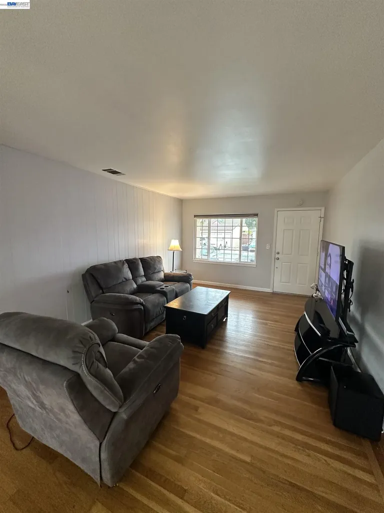 26847 Gaither Way Hayward CA 94544