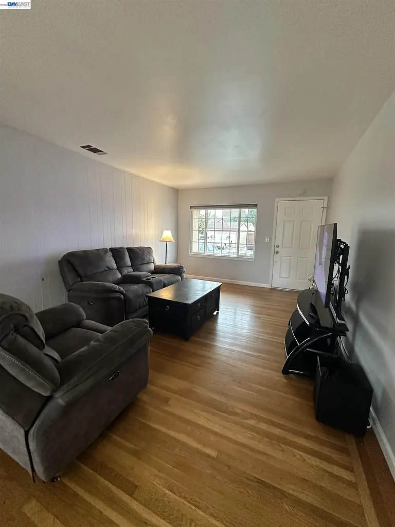 26847 Gaither Way Hayward CA 94544