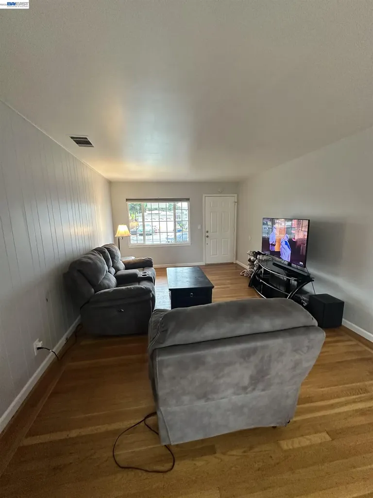 26847 Gaither Way Hayward CA 94544