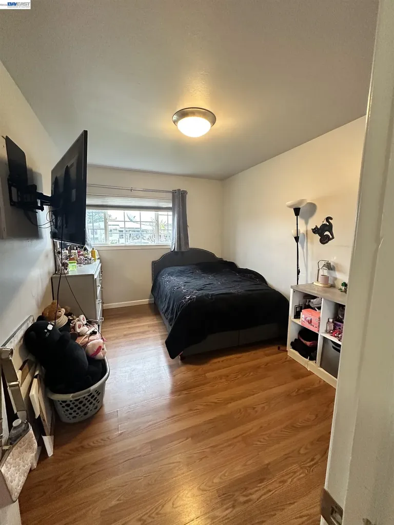 26847 Gaither Way Hayward CA 94544