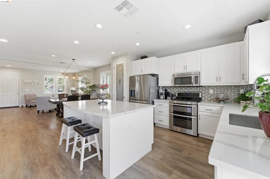 72 Greystone Place Pittsburg CA 94565