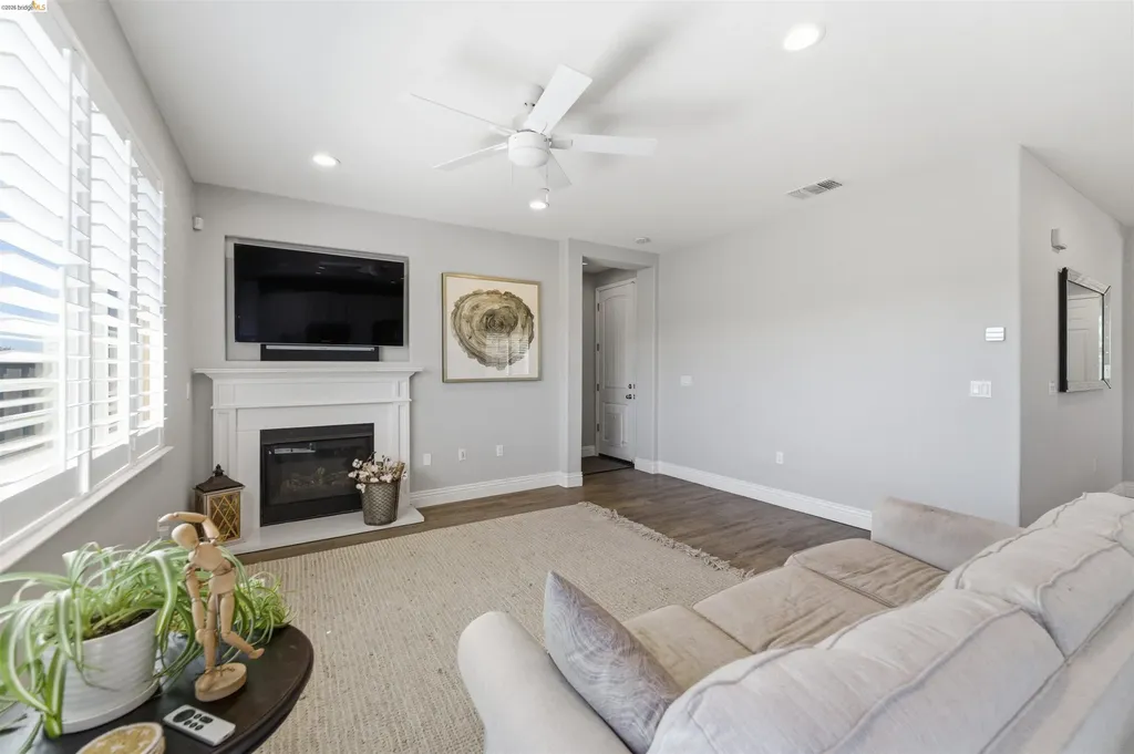 72 Greystone Place Pittsburg CA 94565