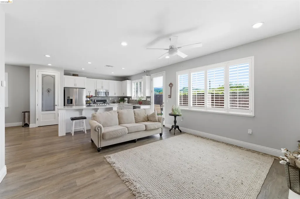 72 Greystone Place Pittsburg CA 94565