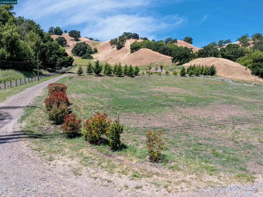 60 Hampton Road Martinez CA 94553