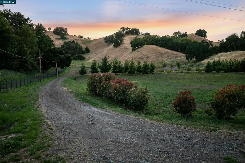 60 Hampton Road Martinez CA 94553