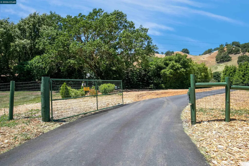 60 Hampton Road Martinez CA 94553