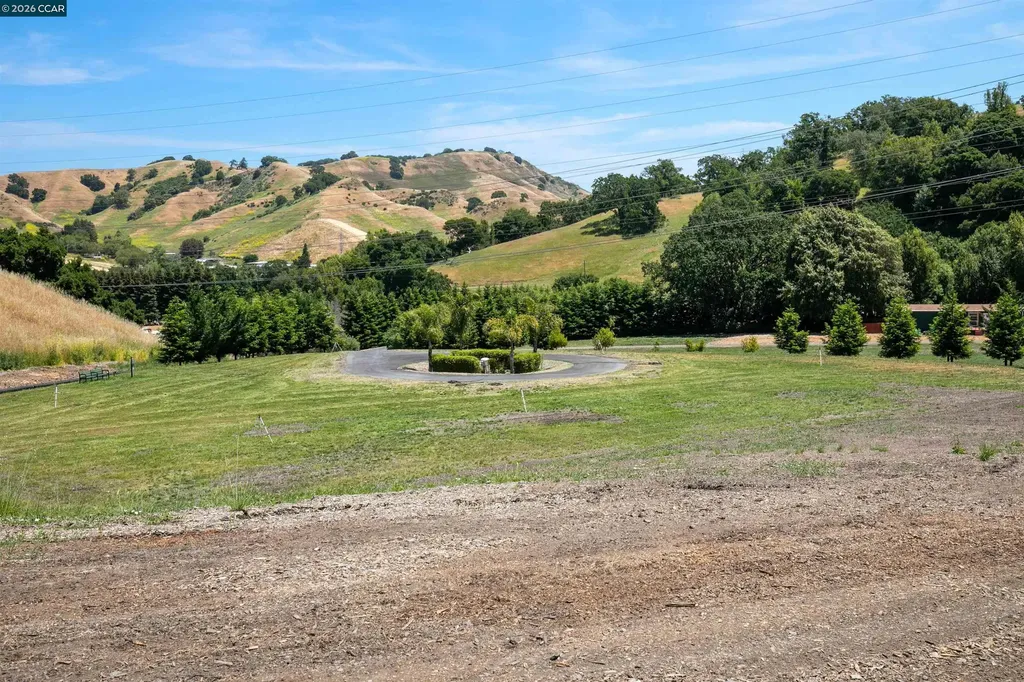 60 Hampton Road Martinez CA 94553