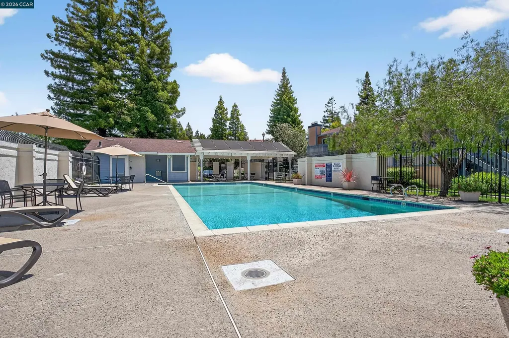 15 Glenwood Hercules CA 94547
