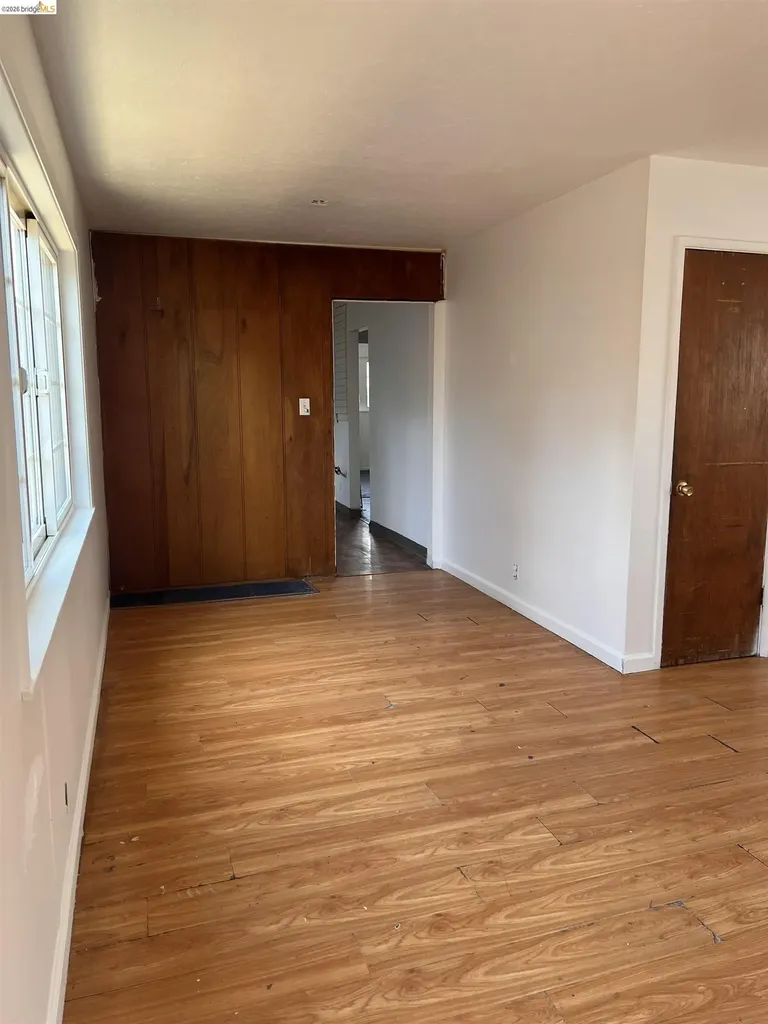 6230 Hayes Street Oakland CA 94621