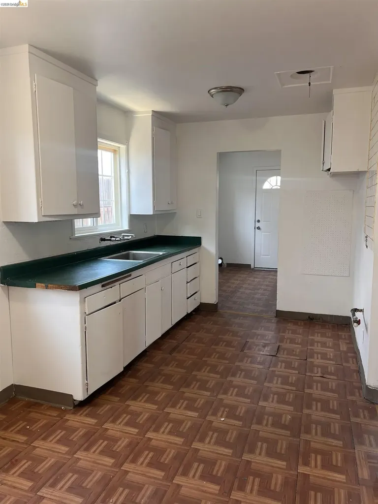 6230 Hayes Street Oakland CA 94621