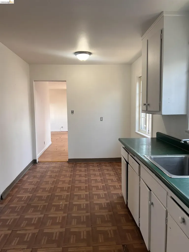 6230 Hayes Street Oakland CA 94621