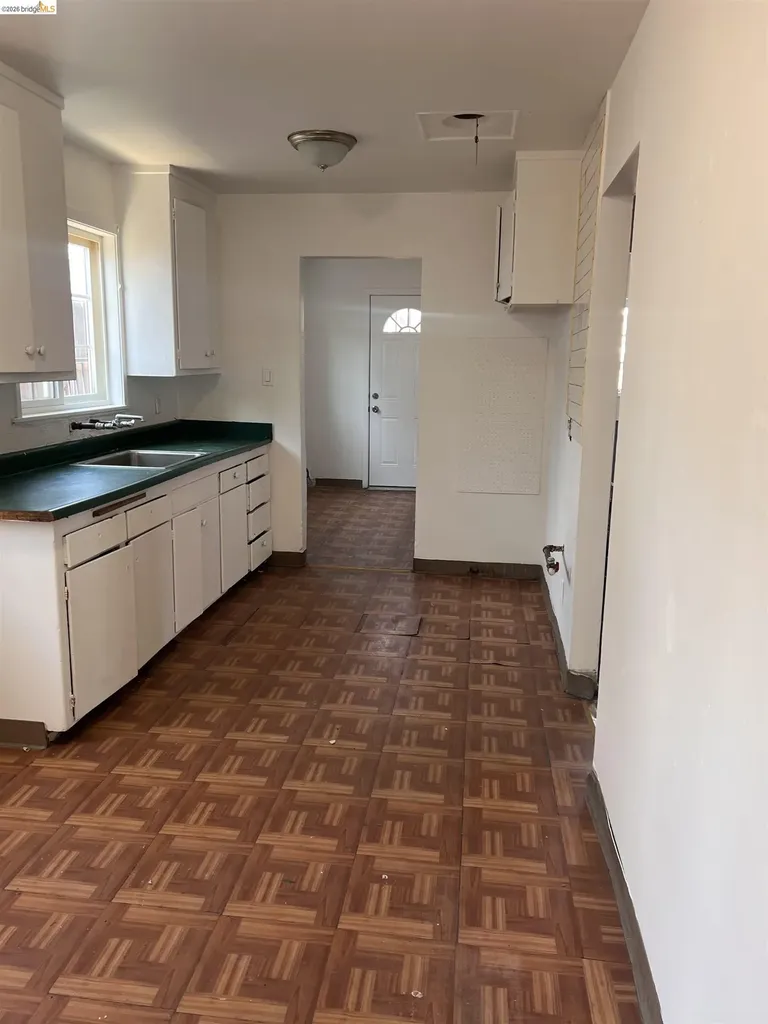 6230 Hayes Street Oakland CA 94621