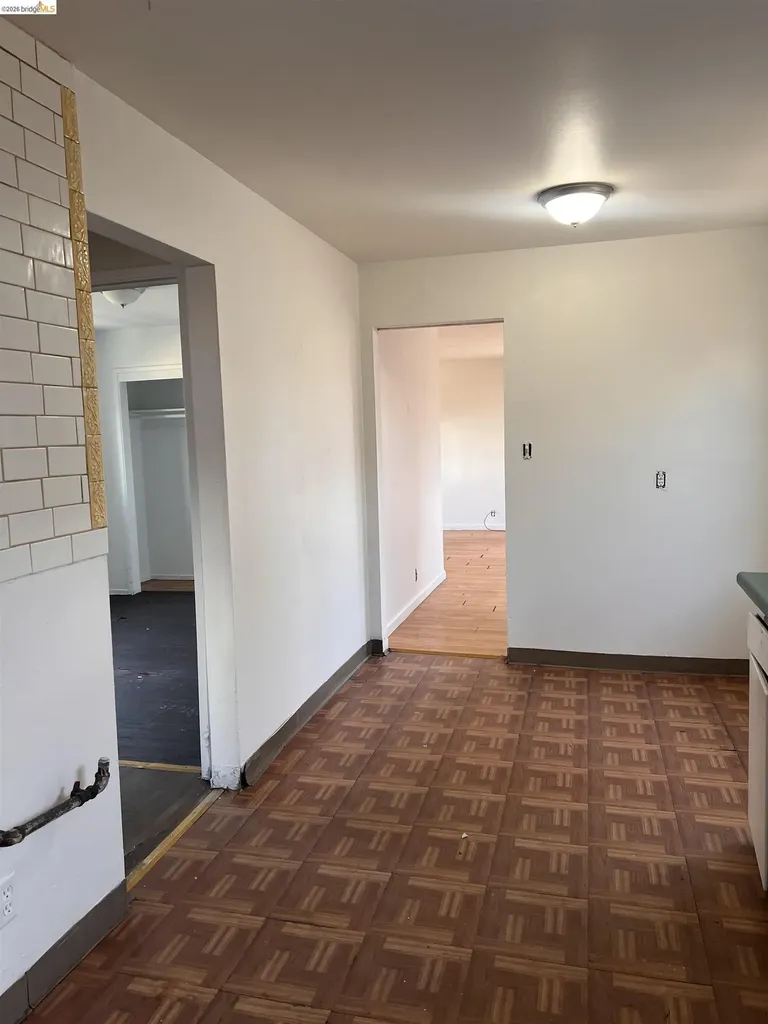 6230 Hayes Street Oakland CA 94621