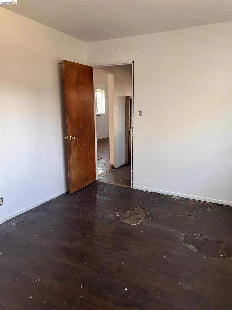 6230 Hayes Street Oakland CA 94621