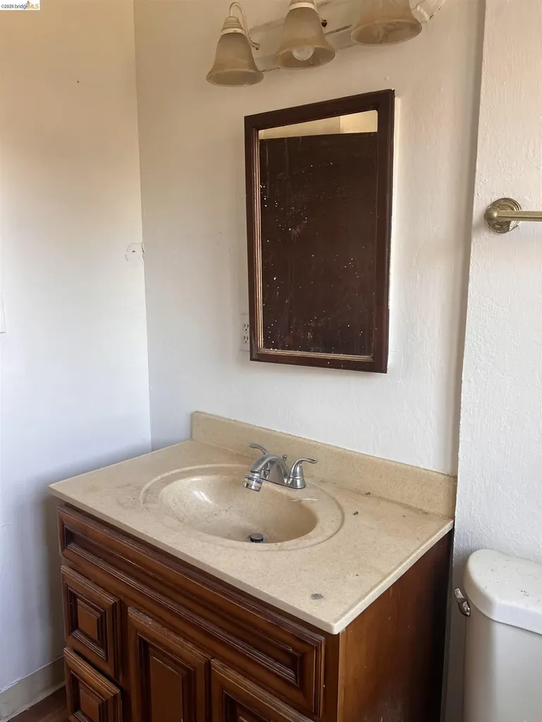 6230 Hayes Street Oakland CA 94621