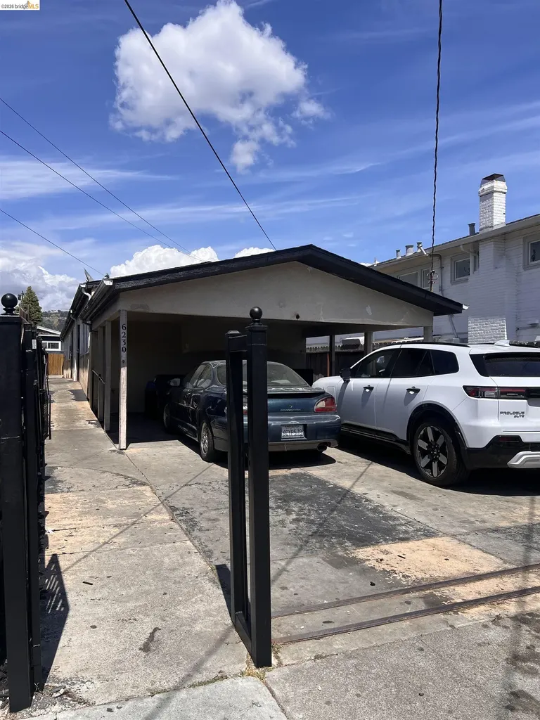 6230 Hayes Street Oakland CA 94621