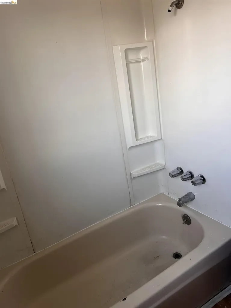 6230 Hayes Street Oakland CA 94621