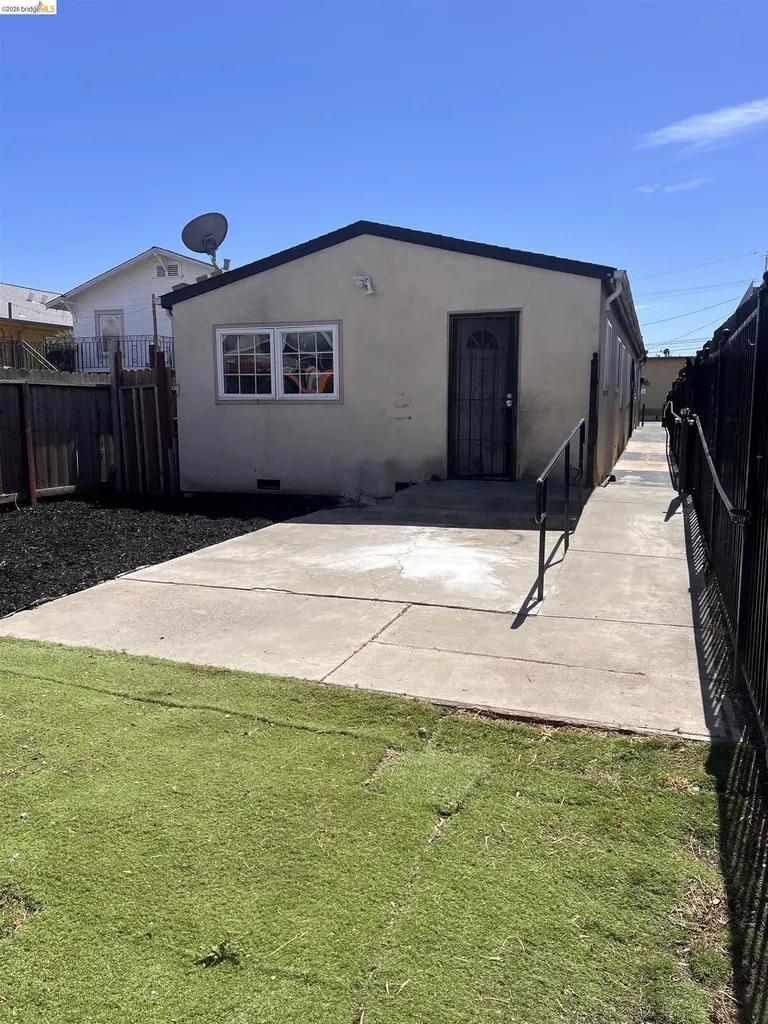 6230 Hayes Street Oakland CA 94621