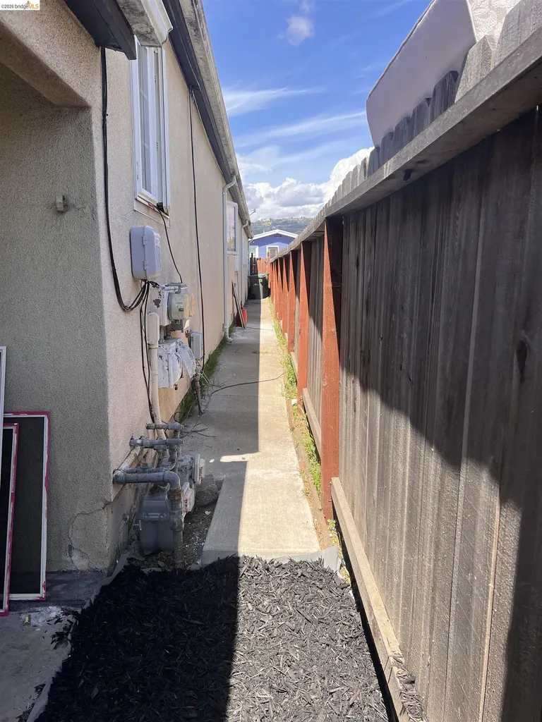6230 Hayes Street Oakland CA 94621