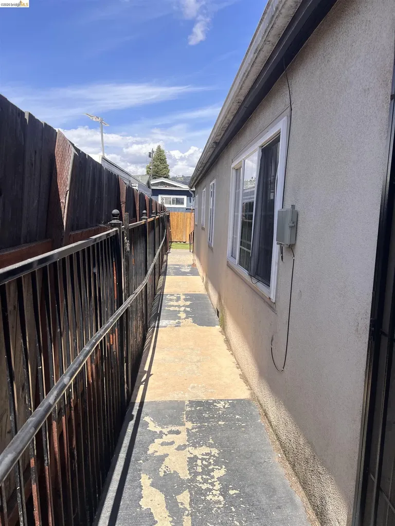 6230 Hayes Street Oakland CA 94621