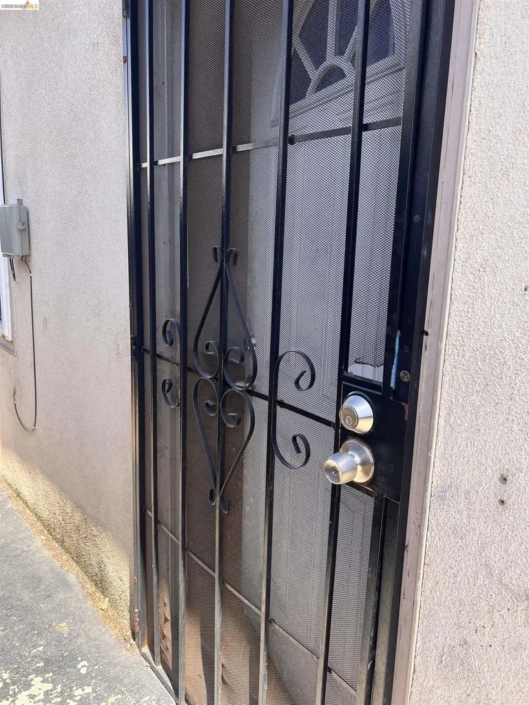 6230 Hayes Street Oakland CA 94621