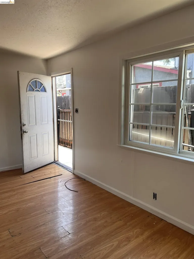 6230 Hayes Street Oakland CA 94621