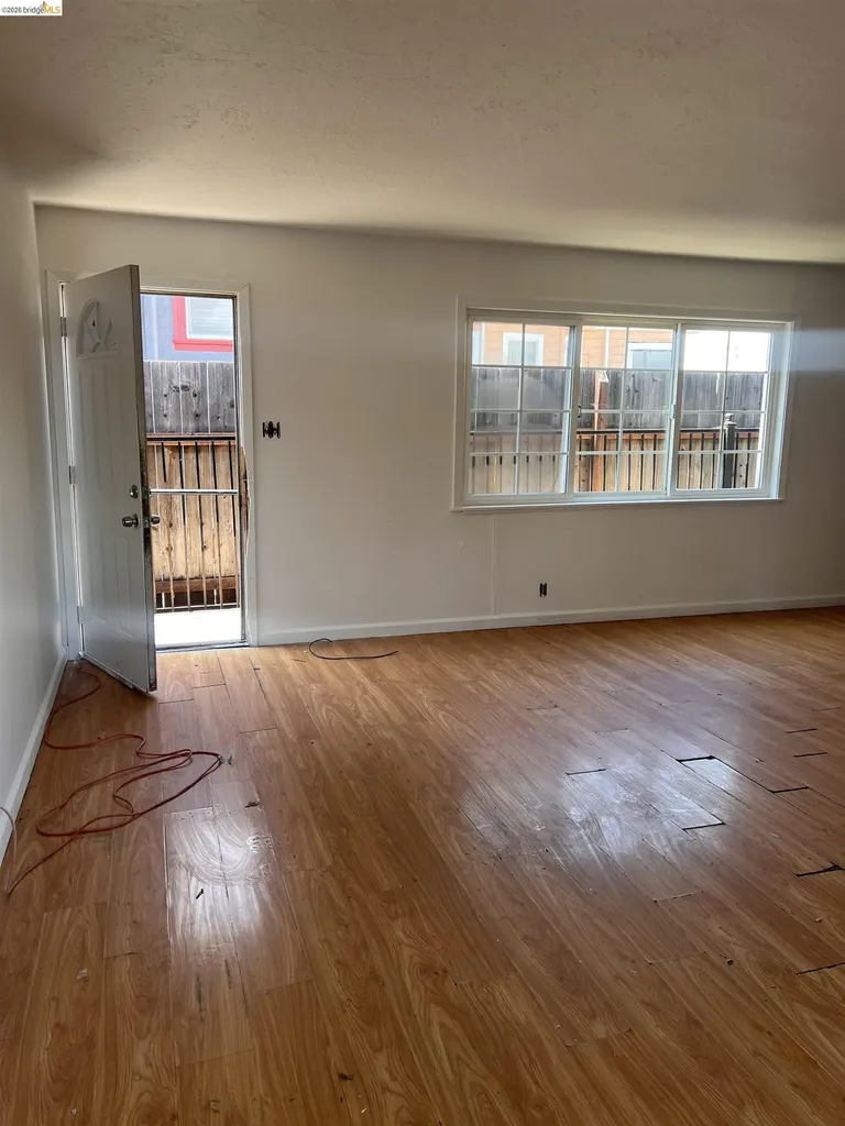 6230 Hayes Street Oakland CA 94621