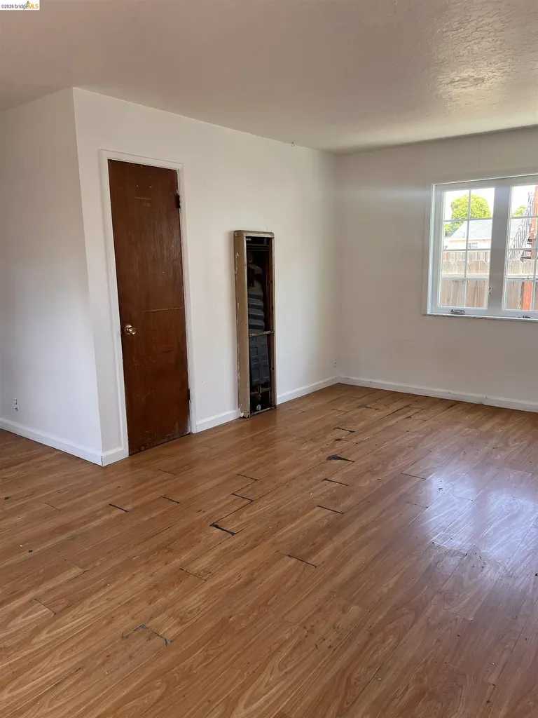 6230 Hayes Street Oakland CA 94621