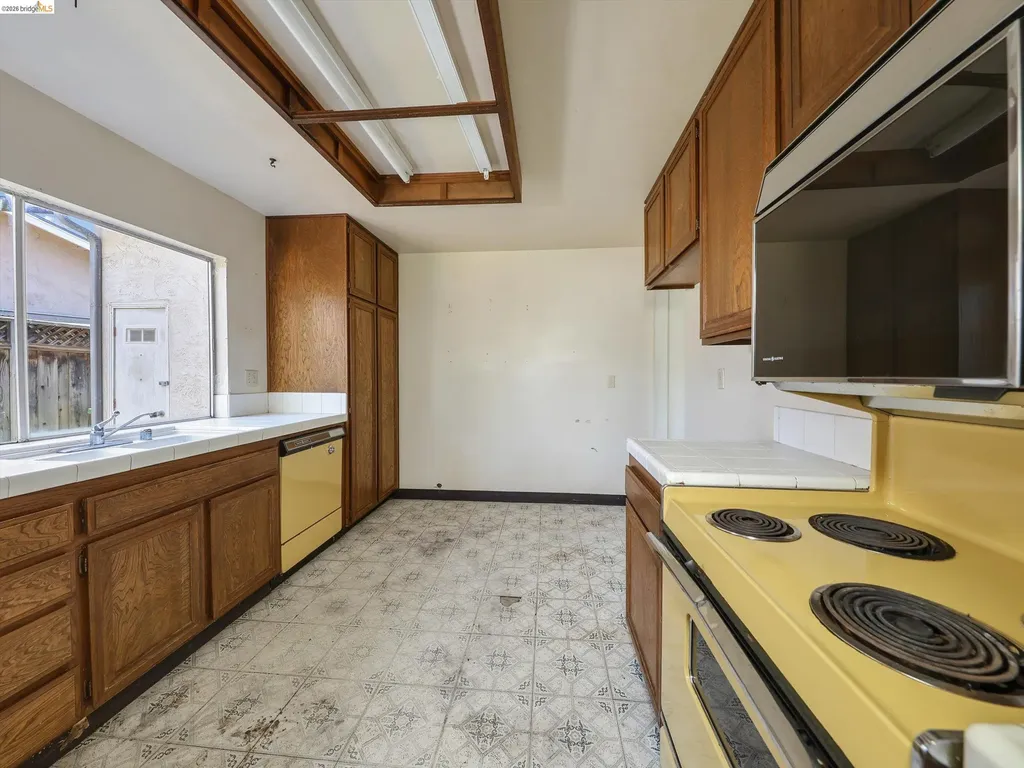 8093 Del Monte Avenue Newark CA 94560