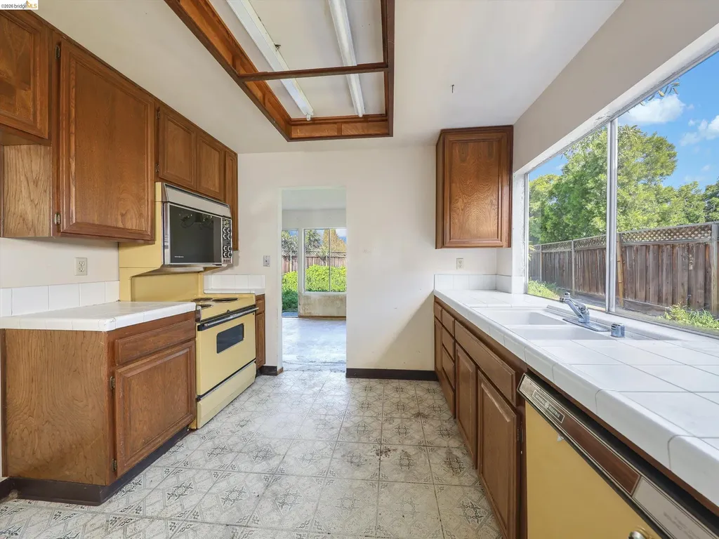 8093 Del Monte Avenue Newark CA 94560