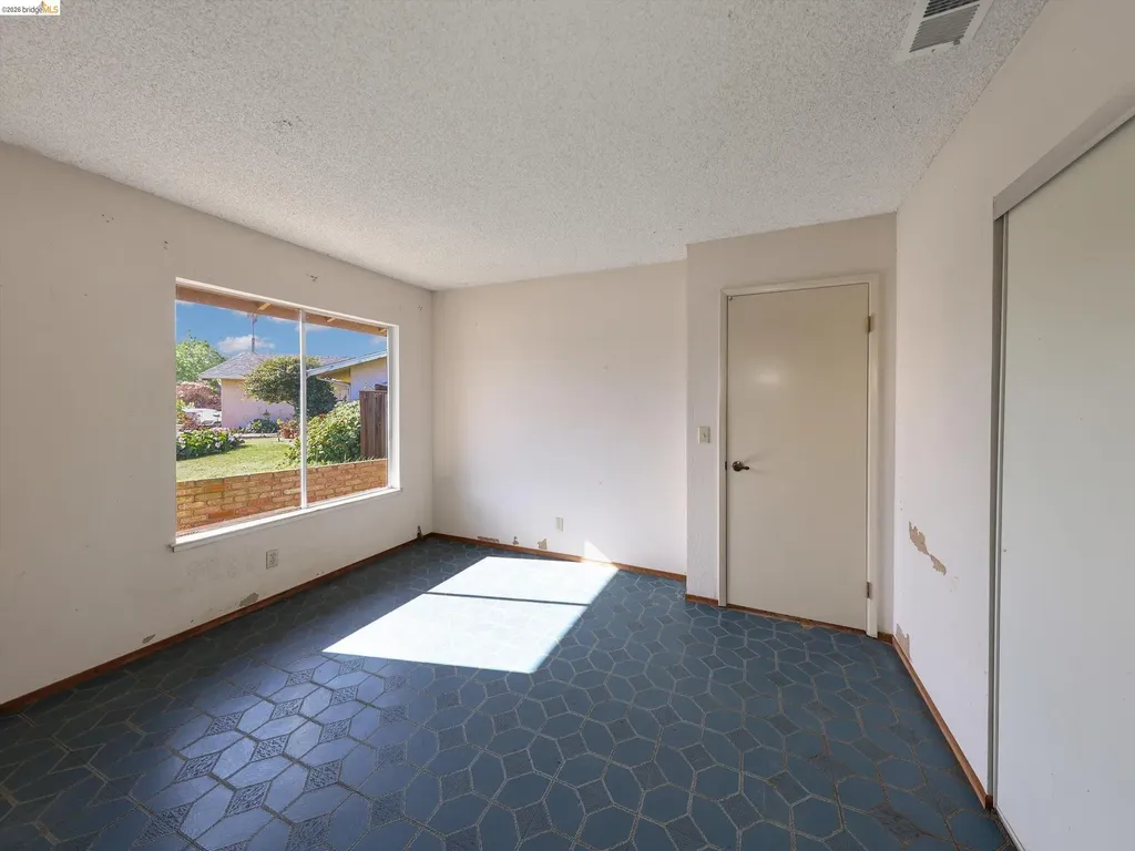 8093 Del Monte Avenue Newark CA 94560