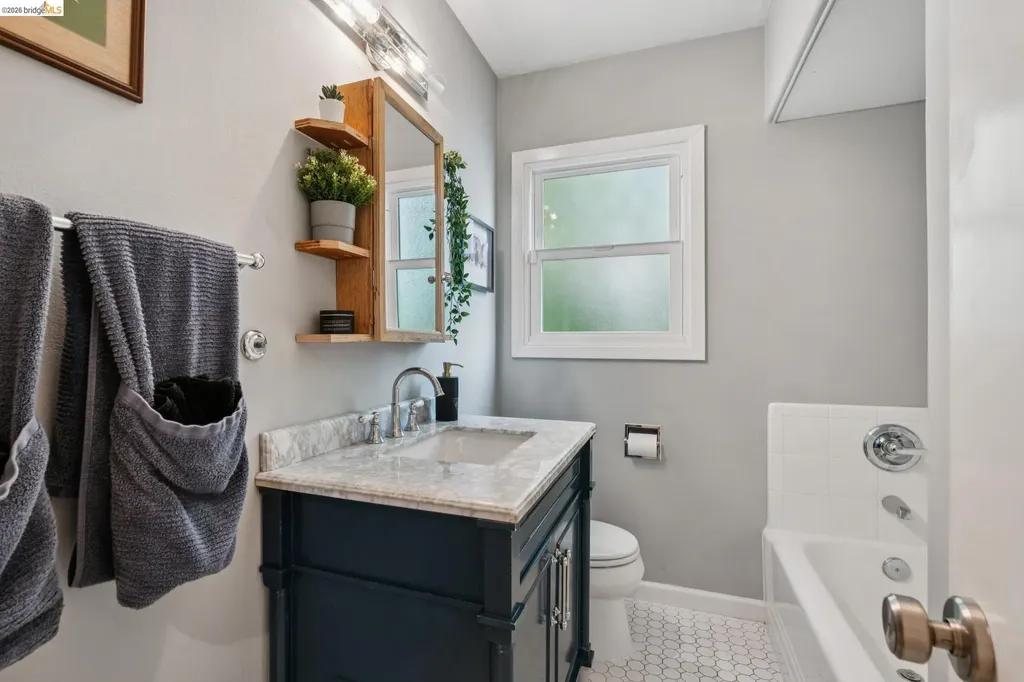 4651 Fair Avenue Oakland CA 94619