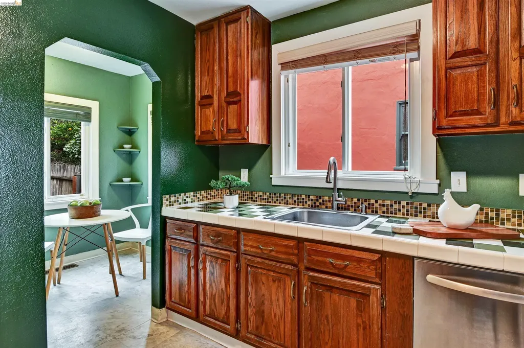 6236 Laird Avenue Oakland CA 94605