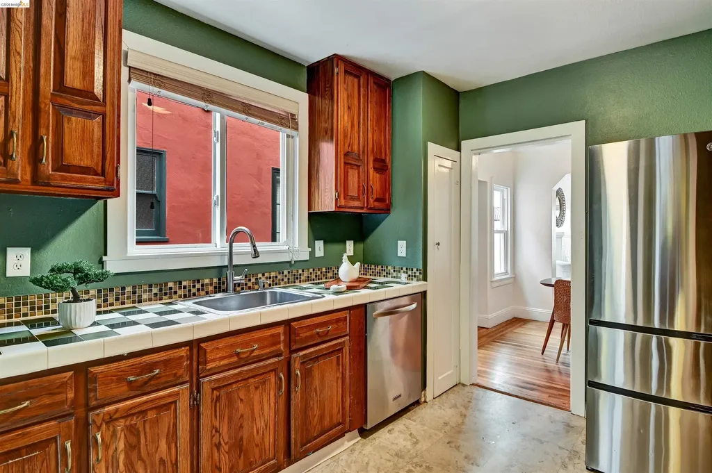 6236 Laird Avenue Oakland CA 94605