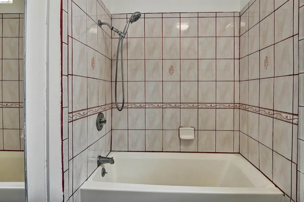 6236 Laird Avenue Oakland CA 94605