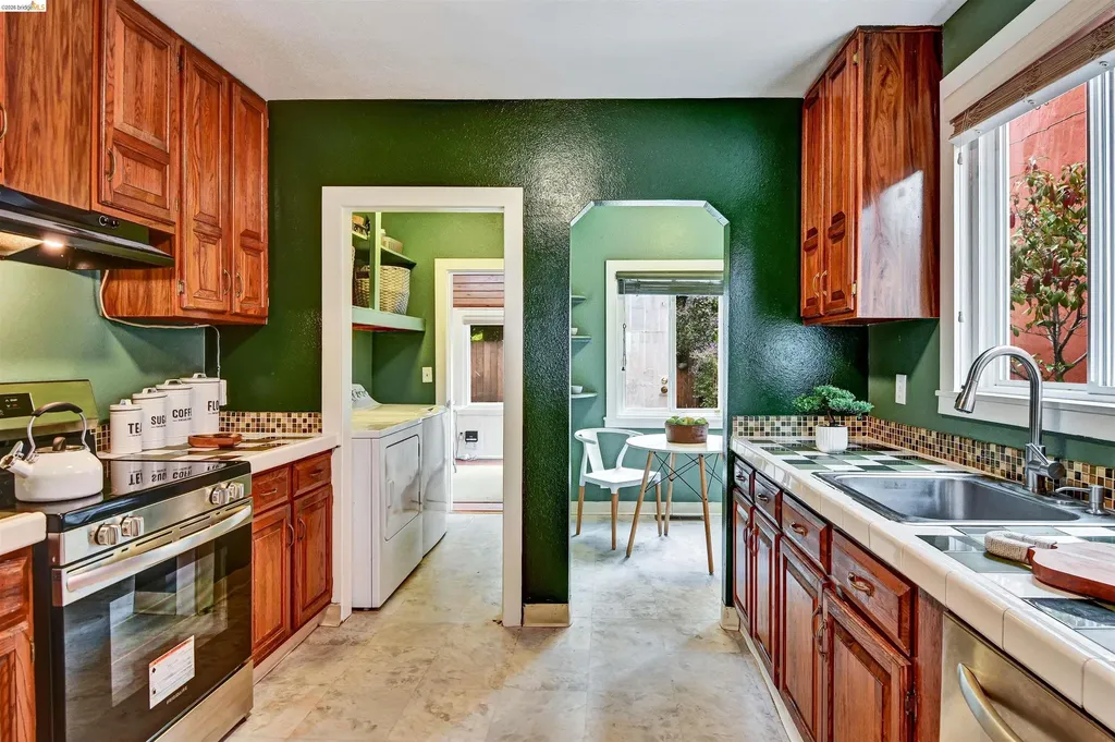 6236 Laird Avenue Oakland CA 94605