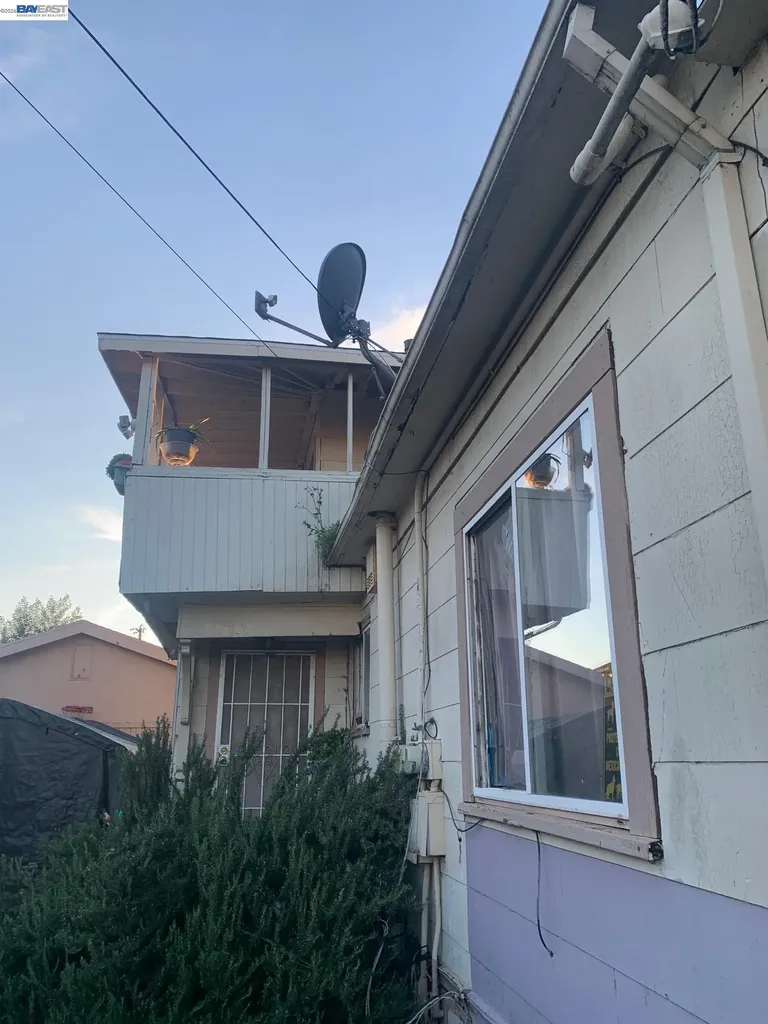 7333 Lockwood Street Oakland CA 94621