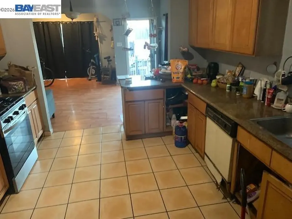 7333 Lockwood Street Oakland CA 94621