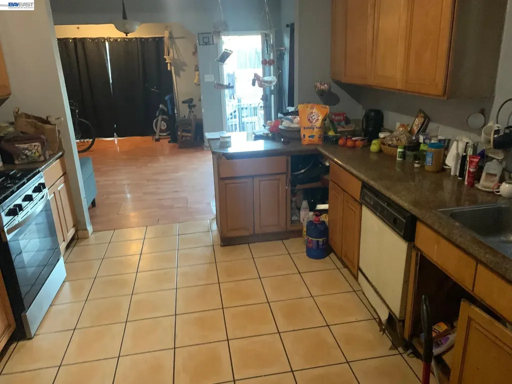 7333 Lockwood Street Oakland CA 94621